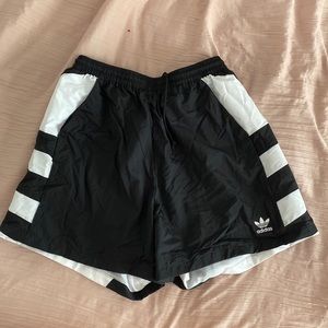 Largo logo short black/white s